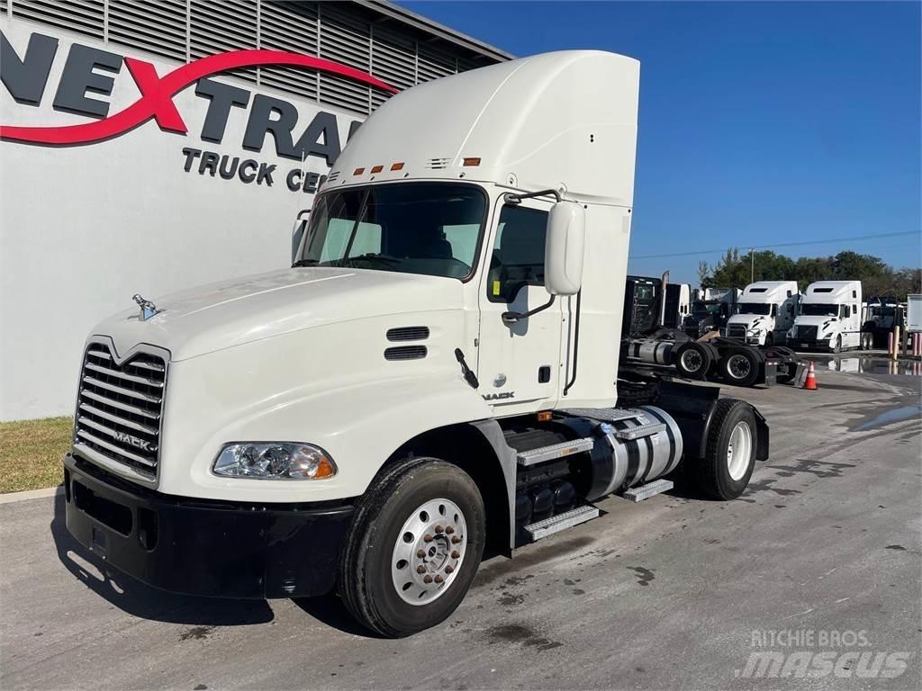 Mack CXU612 Tracteur routier