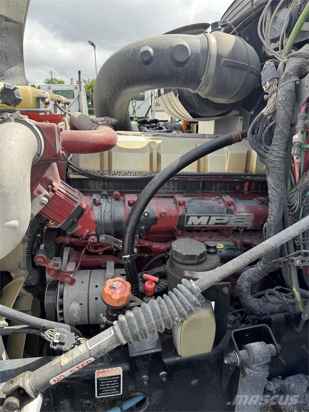 Mack CXU613 Tracteur routier