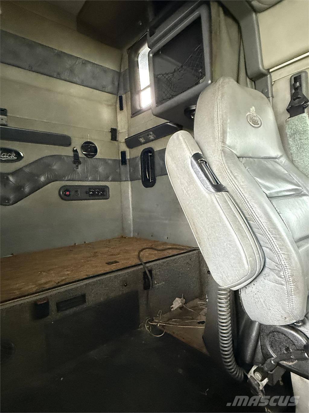 Mack CXU613 Tracteur routier