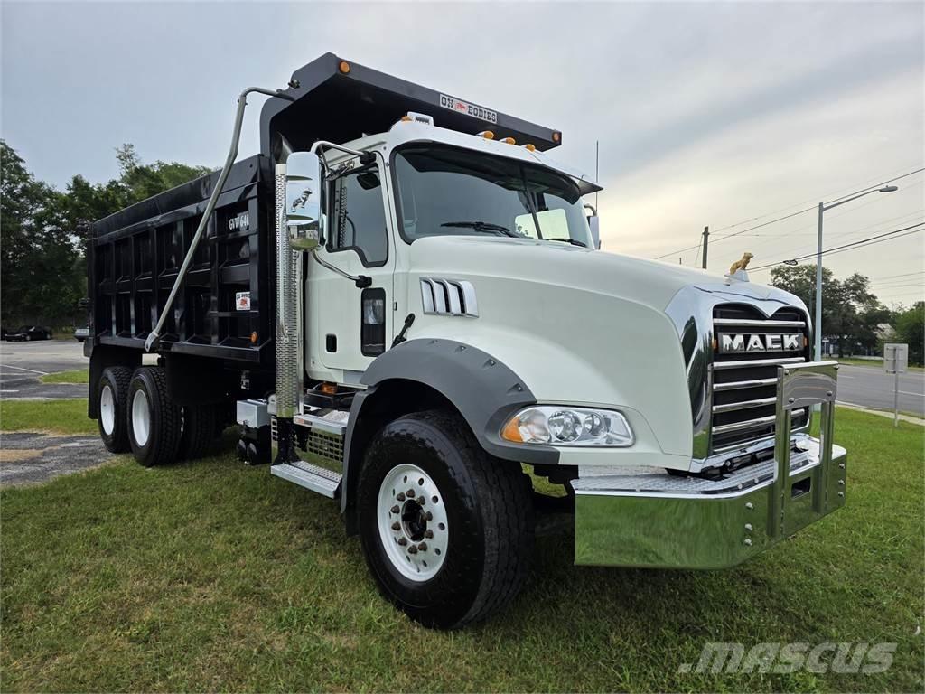 Mack GR64B Camion benne