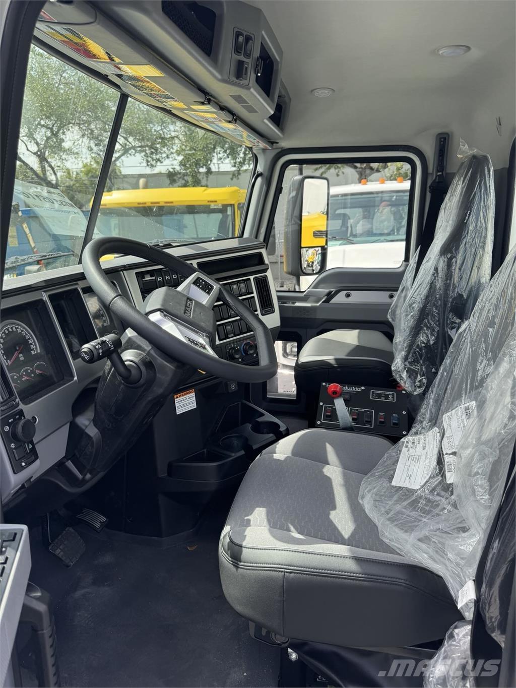 Mack GR64B Camion malaxeur