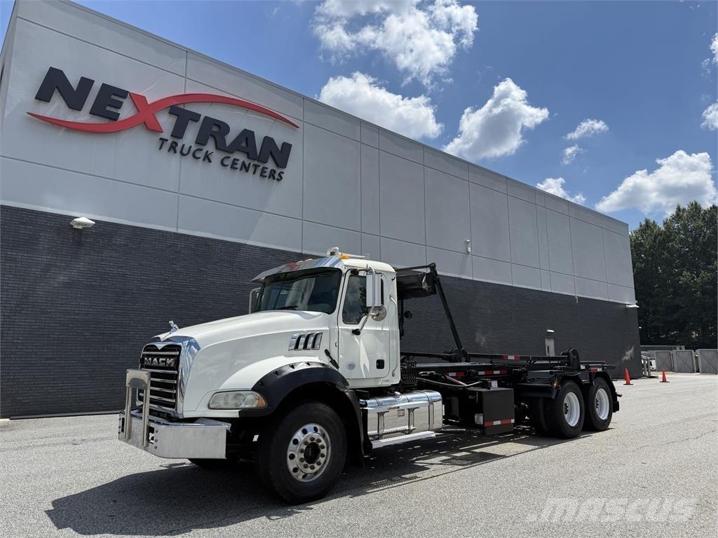 Mack GR64B Autre camion