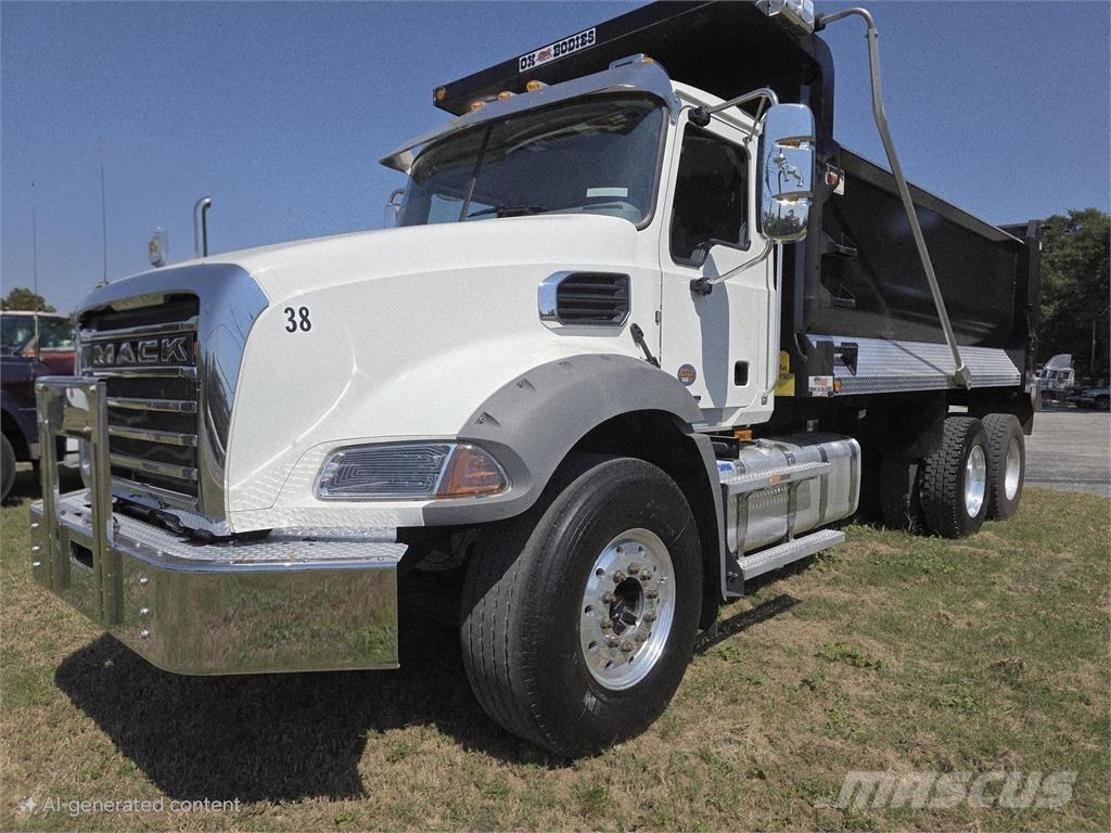 Mack GR64B Camion benne