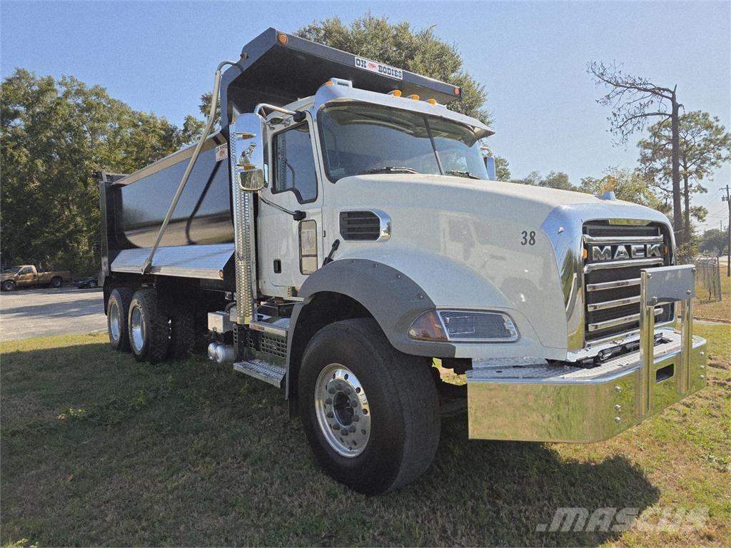 Mack GR64B Camion benne