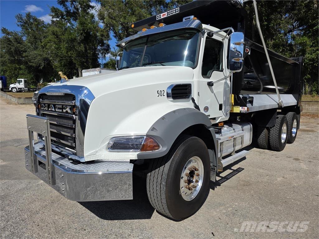 Mack GR64B Camion benne
