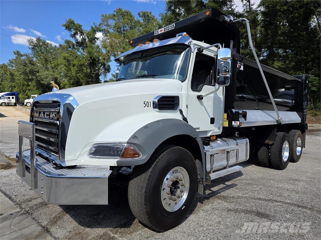 Mack GR64B Camion benne