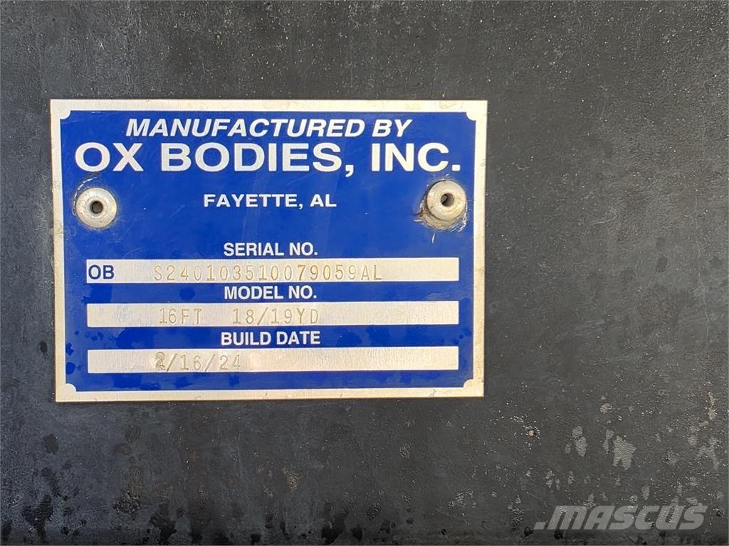Mack GR64B Camion benne