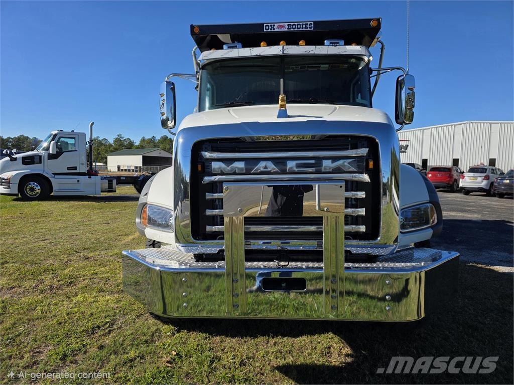 Mack GR64B Camion benne