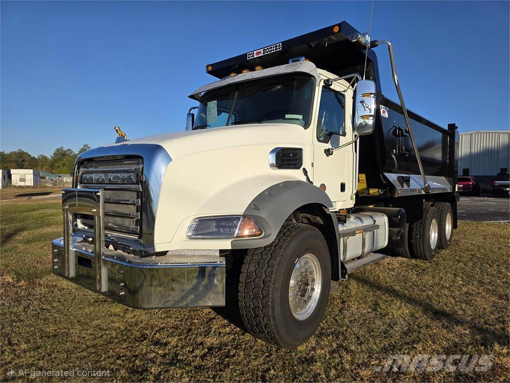 Mack GR64B Camion benne