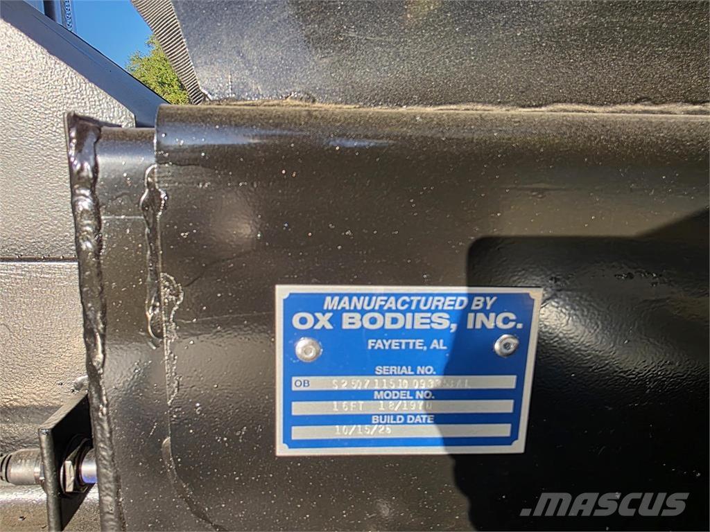 Mack GR64B Camion benne