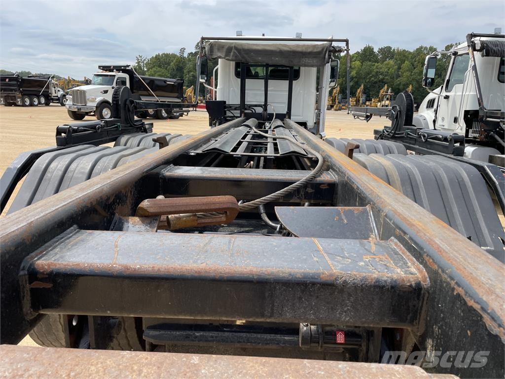 Mack GR64BR Autre camion