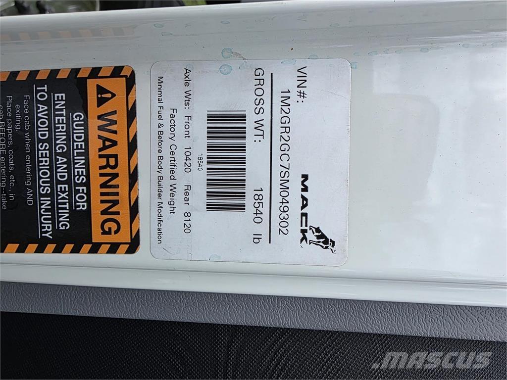 Mack GR64BR Camion benne