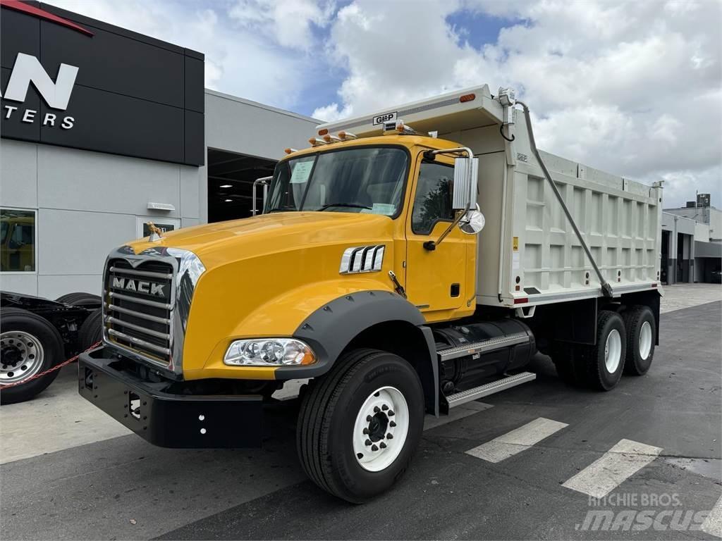 Mack GR64BRX Camion benne