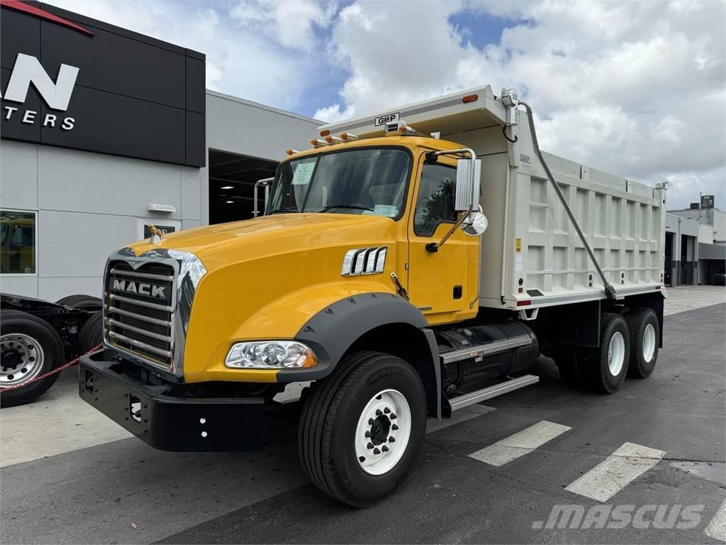 Mack GR64BRX Camion benne