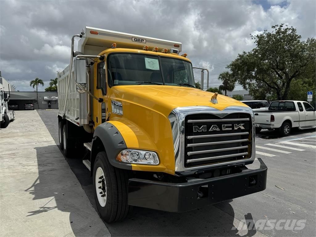 Mack GR64BRX Camion benne