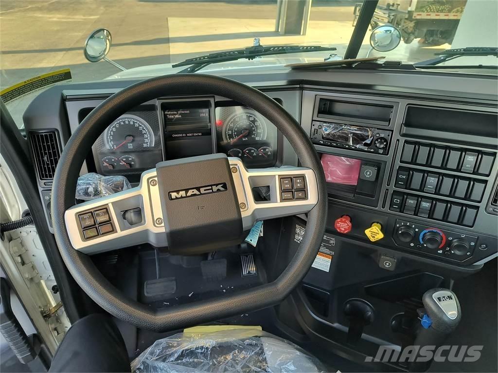 Mack GR64BX Camion benne