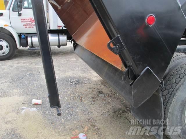 Mack GR64F Camion benne