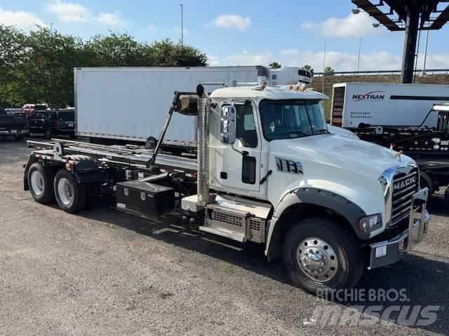 Mack GR64F Autre camion