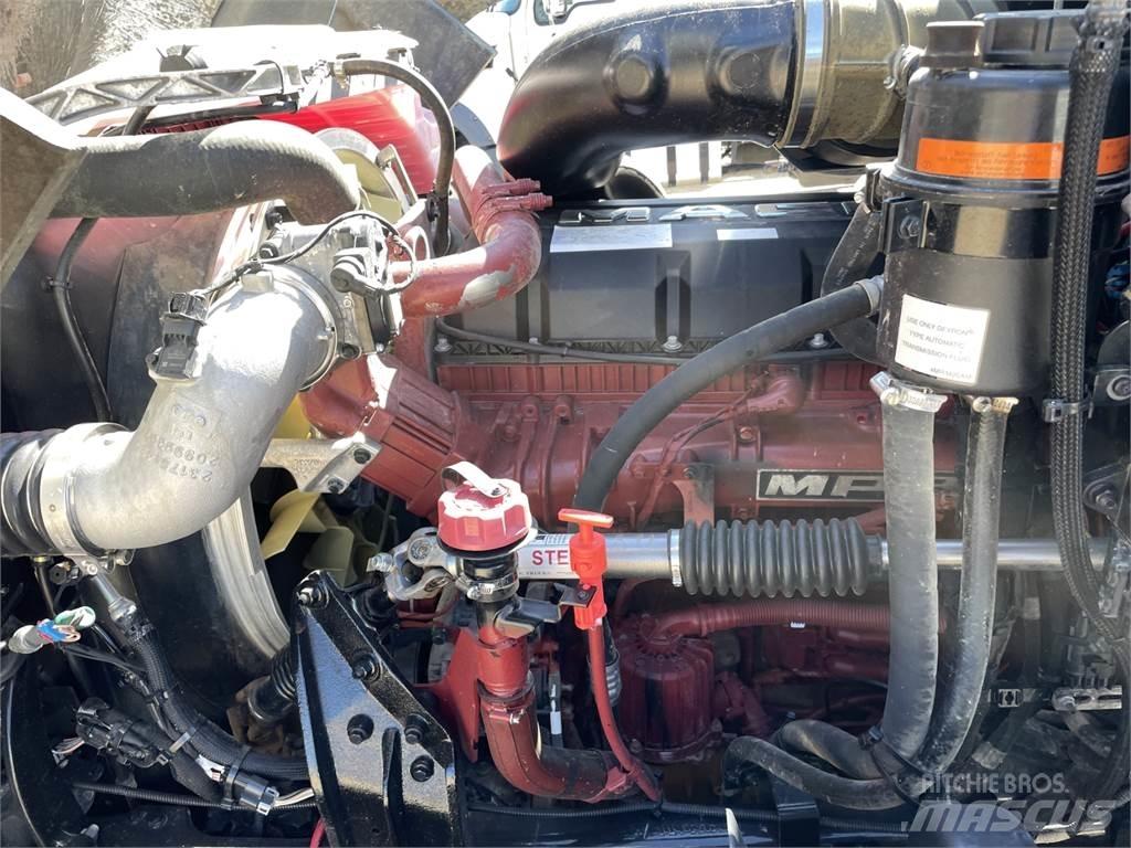 Mack GR64F Tracteur routier