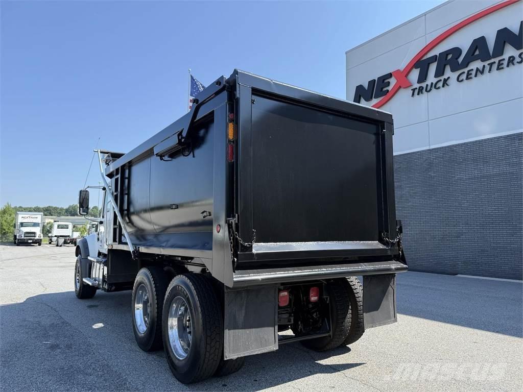 Mack GR64F Camion benne