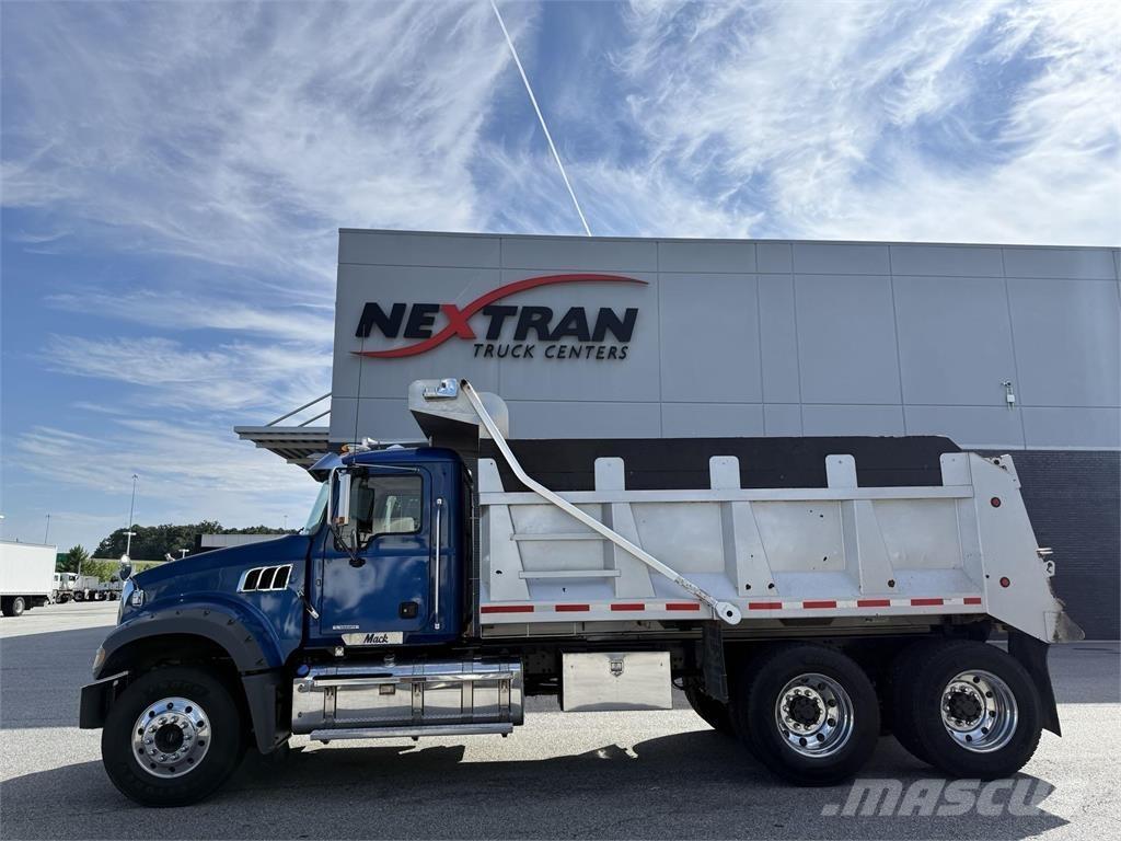 Mack GR64F Camion benne