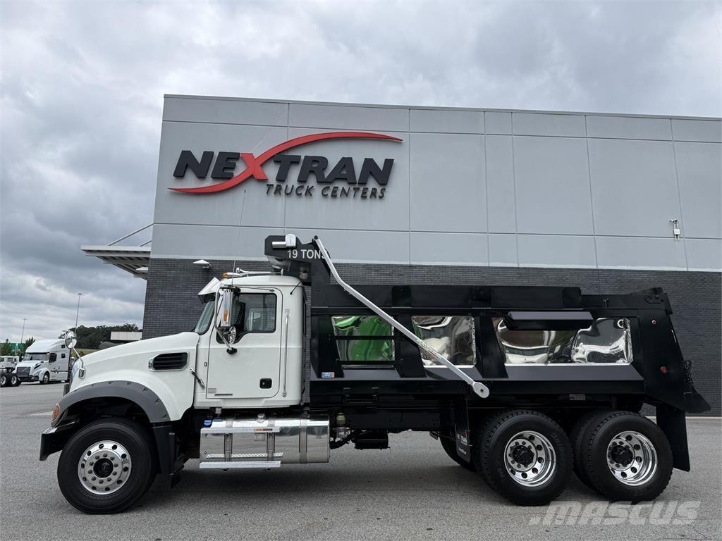 Mack GR64F Camion benne