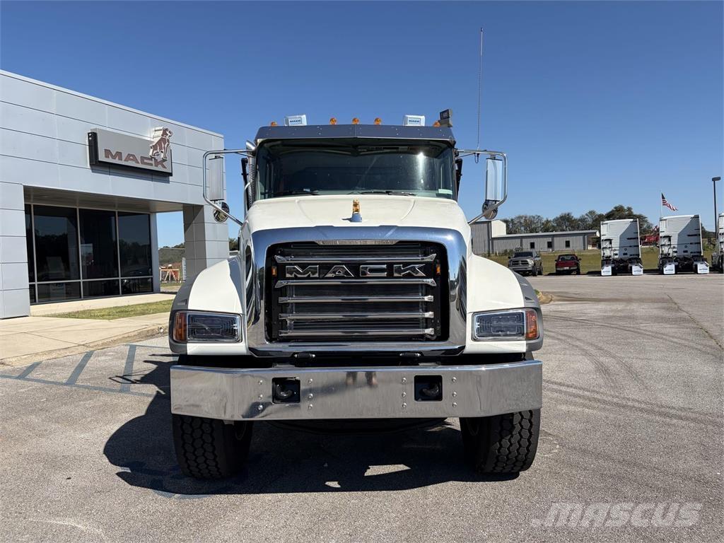 Mack GR64F Autre camion