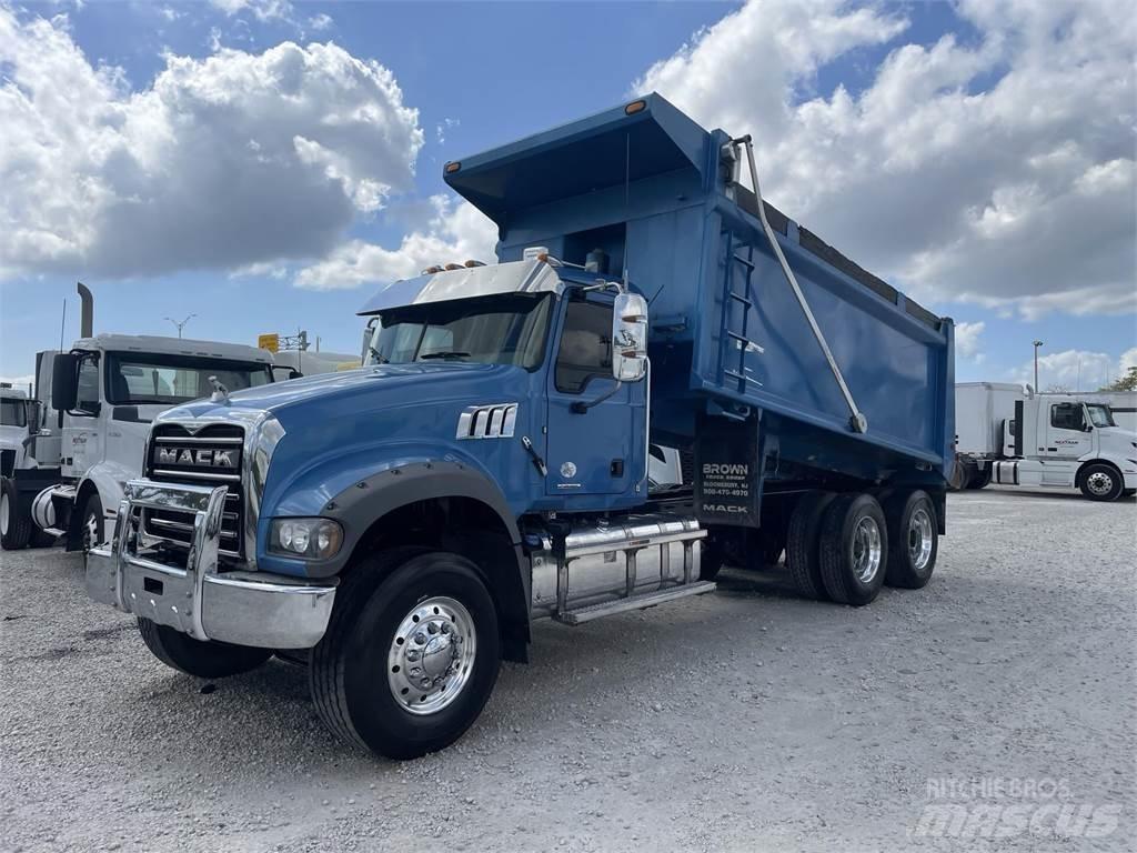 Mack GR64FR Camion benne