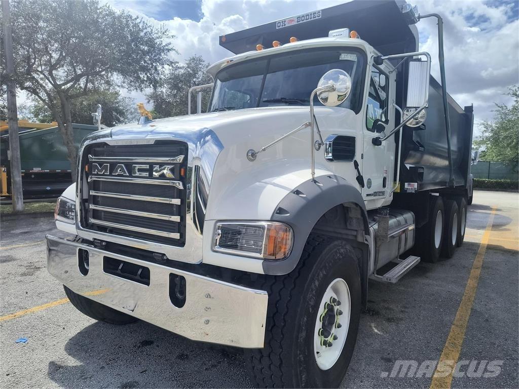 Mack GR64FR Camion benne
