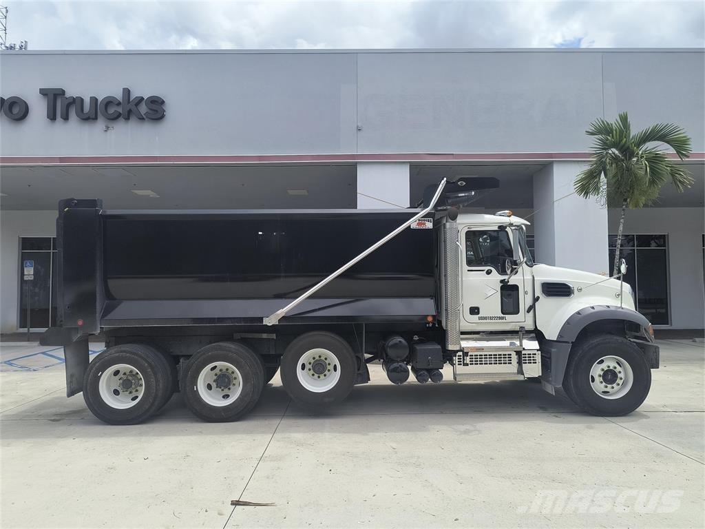 Mack GR64FR Camion benne