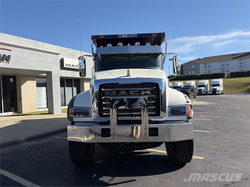 Mack GR64FR Camion benne