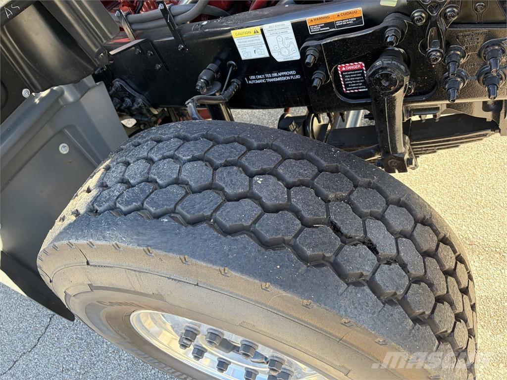 Mack GR64FR Camion malaxeur