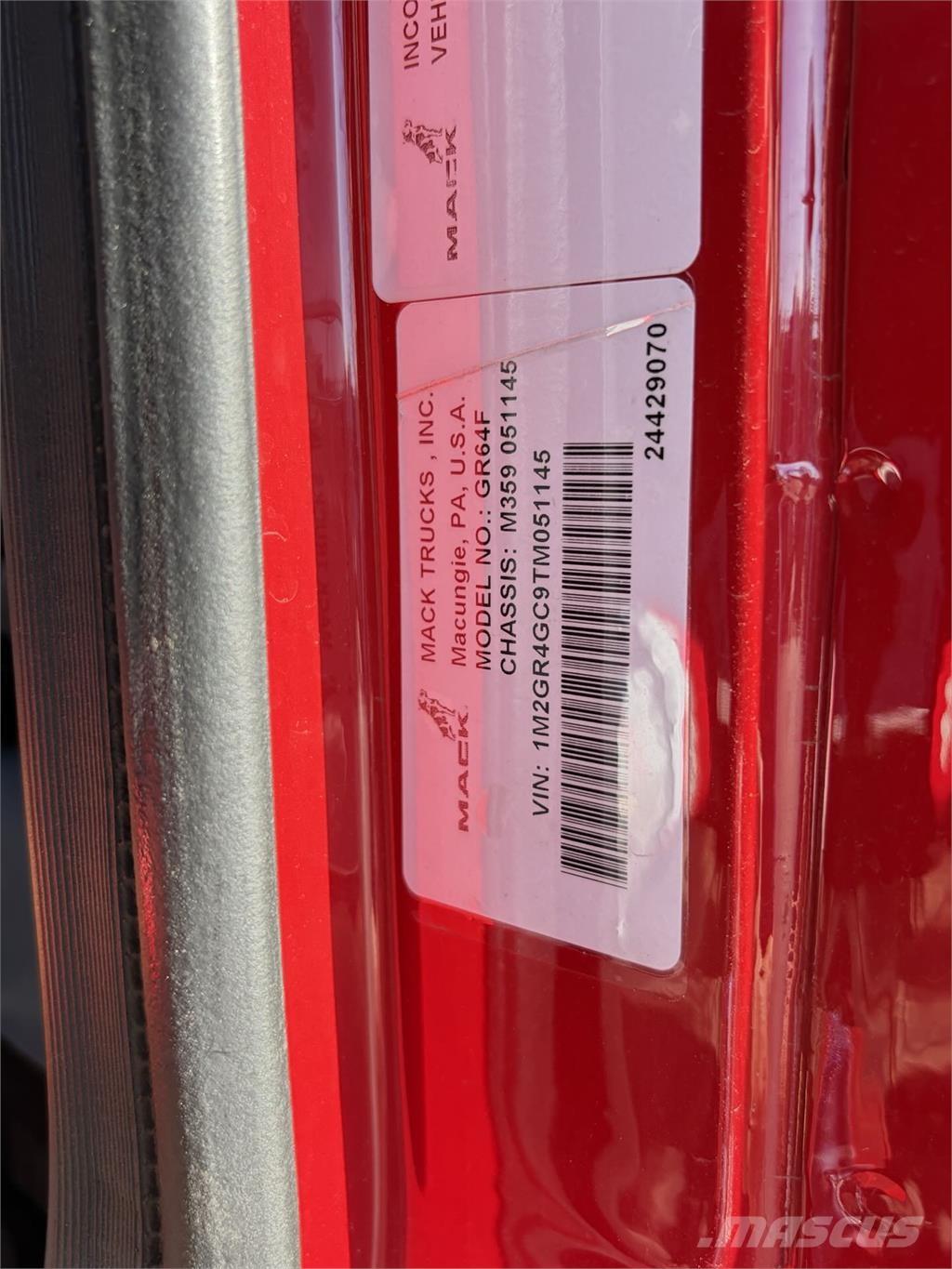 Mack GR64FR Camion benne