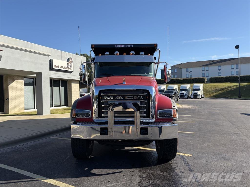 Mack GR64FR Camion benne