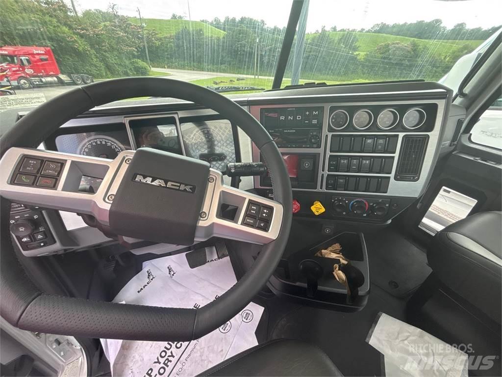 Mack GR64FT Tracteur routier