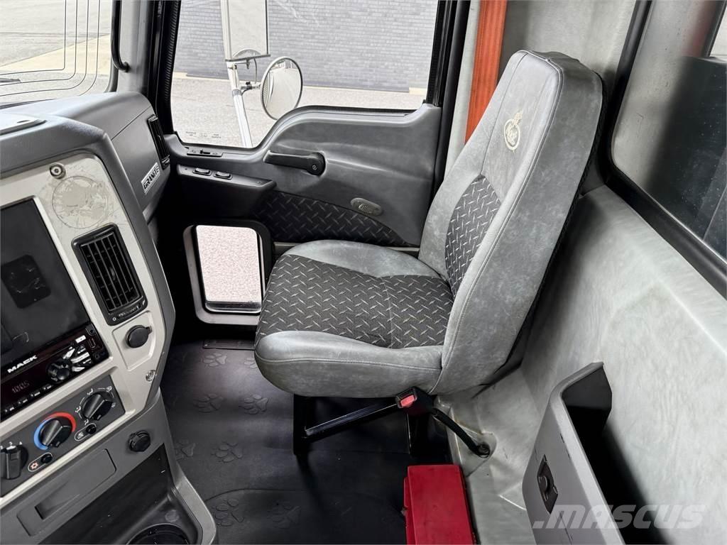 Mack GU813 Autre camion