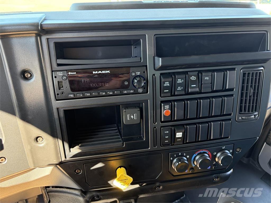 Mack MD6 42R Camion benne