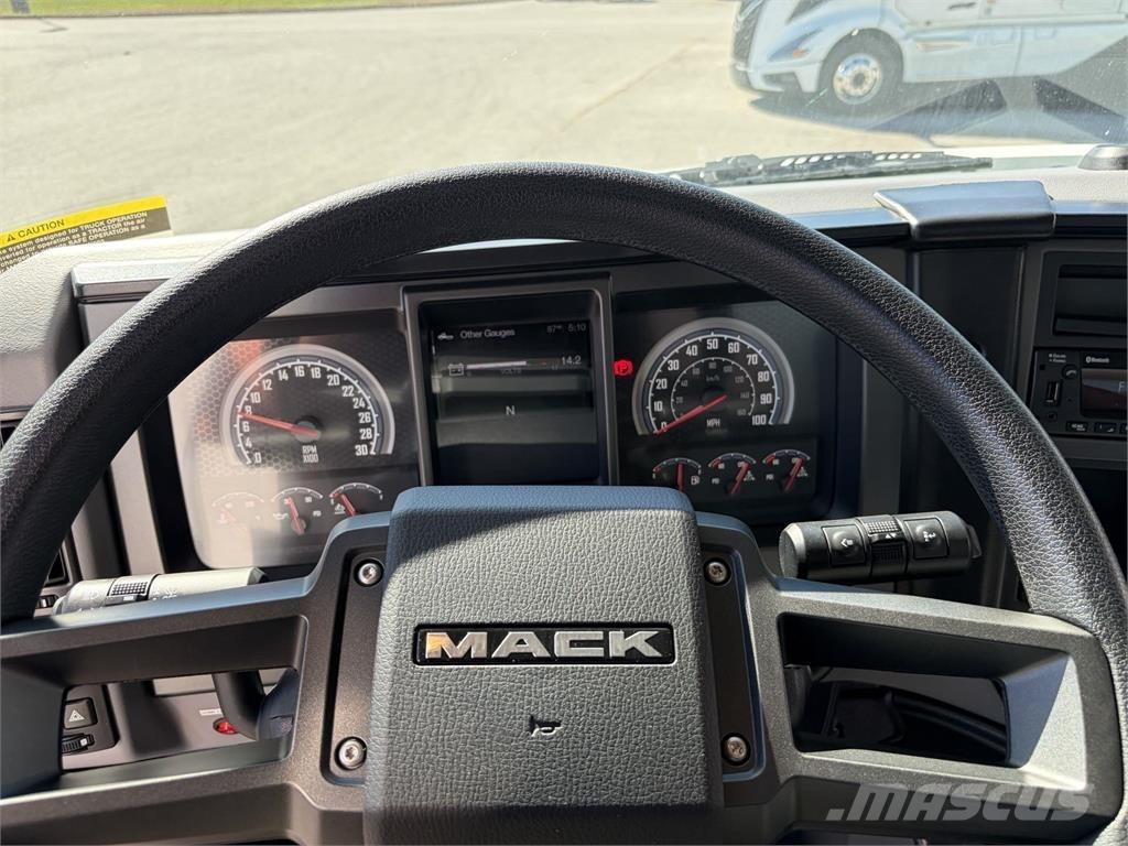 Mack MD6 42R Camion Fourgon