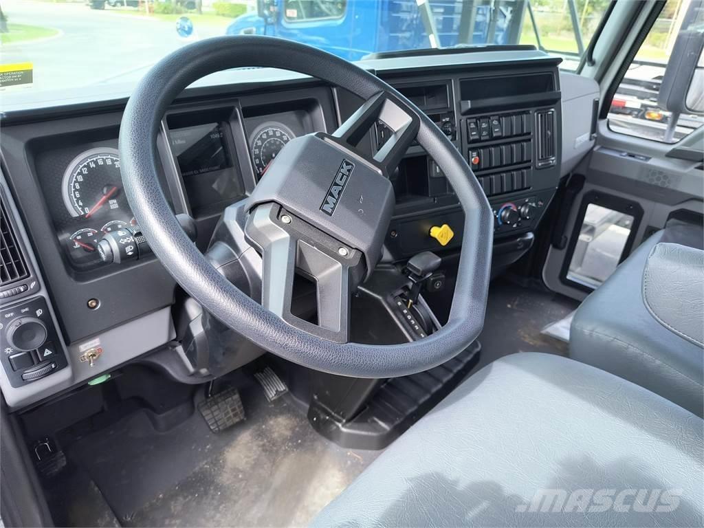 Mack MD6 42R Camion Fourgon
