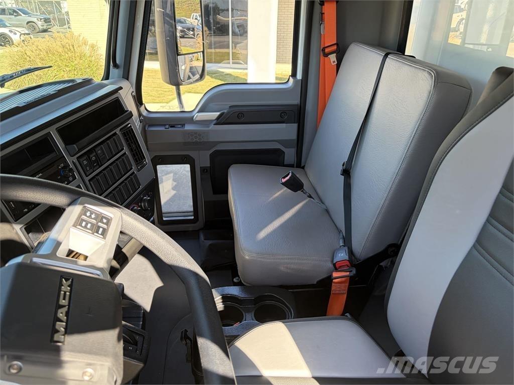 Mack MD6 42R Camion Fourgon