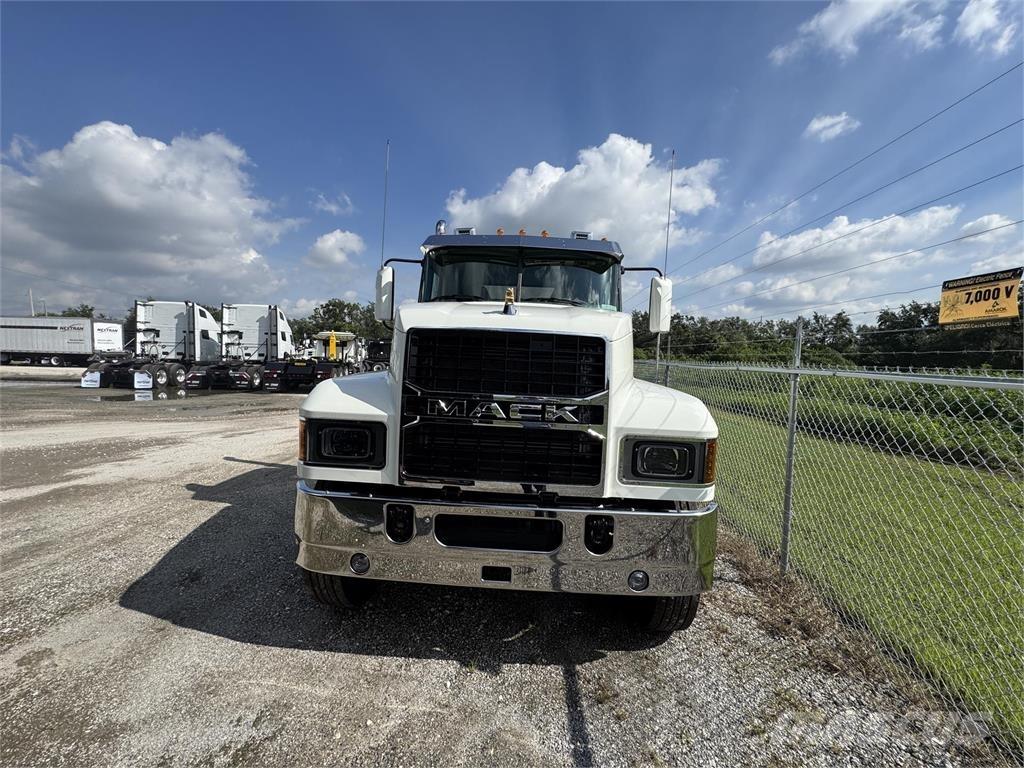 Mack PI64T Tracteur routier