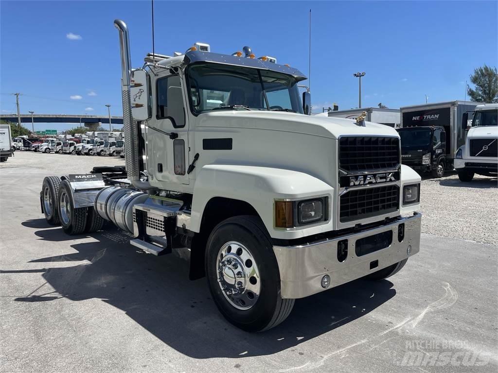 Mack PI64T Tracteur routier