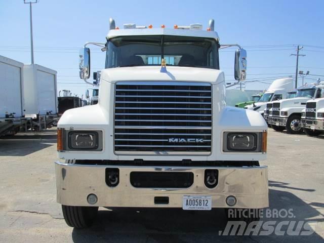 Mack PI64T Tracteur routier