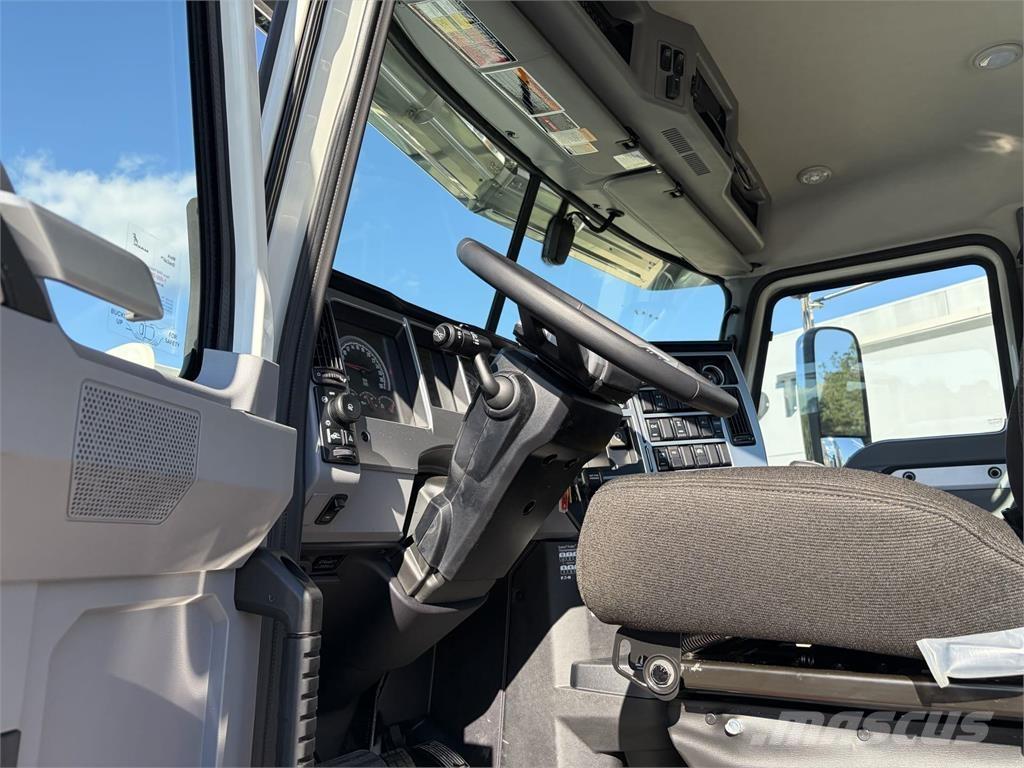 Mack PI64T Tracteur routier