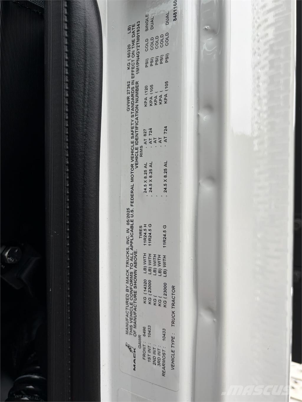 Mack PI64T Tracteur routier