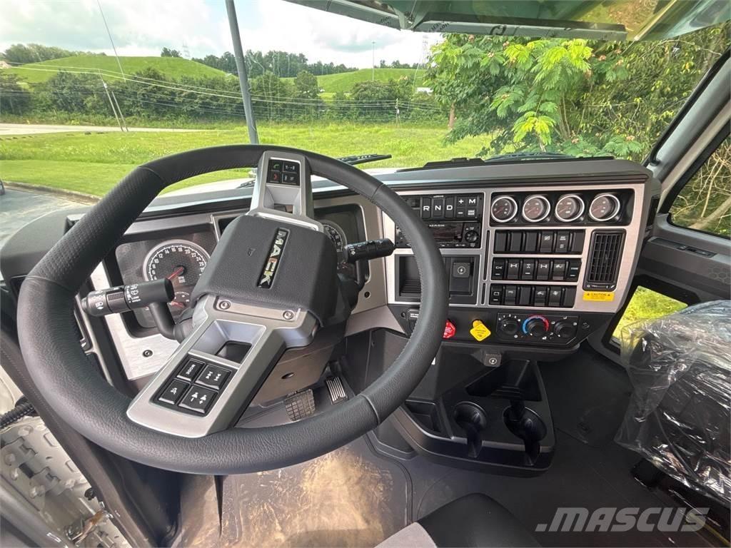 Mack PI64T Tracteur routier