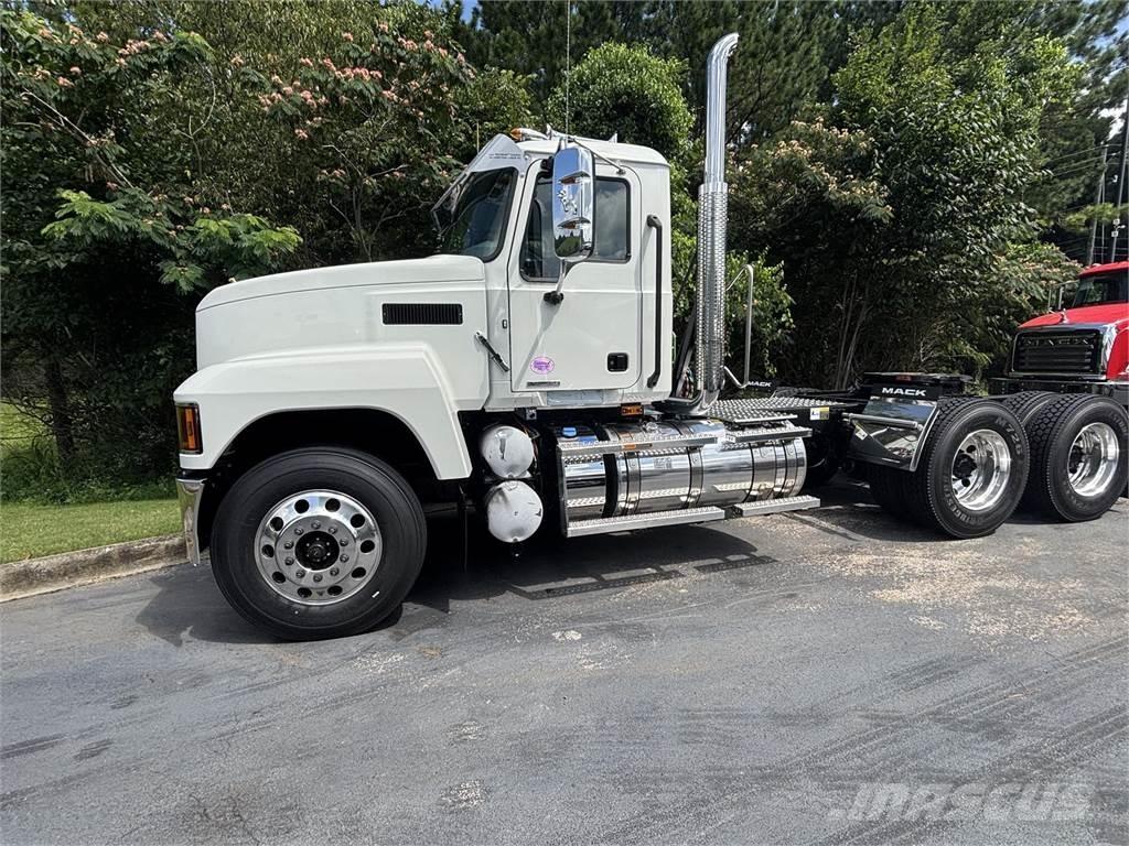 Mack PI64T Tracteur routier