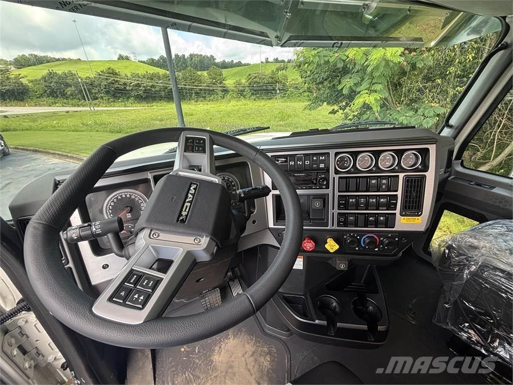 Mack PI64T Tracteur routier