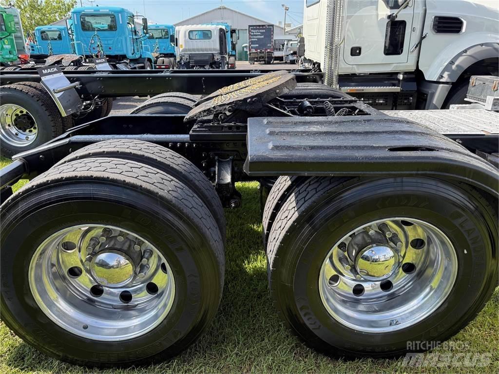 Mack PI64T Tracteur routier