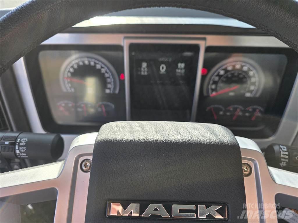 Mack PI64T Tracteur routier